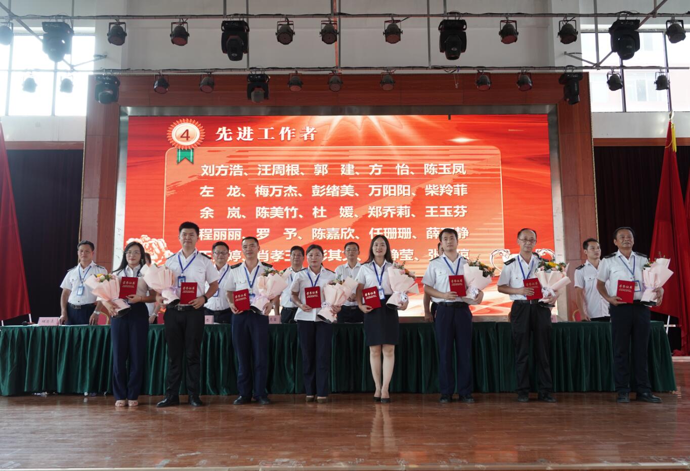 賡續(xù)百年初心，擔(dān)當(dāng)育人使命—南昌向遠(yuǎn)軌道技術(shù)學(xué)校隆重召開2021年教師節(jié)表彰大會