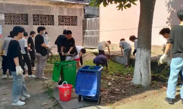 南昌向遠軌道技術(shù)學校向塘校區(qū)共青團建團百年暨“五四”青年節(jié)義務勞動記實