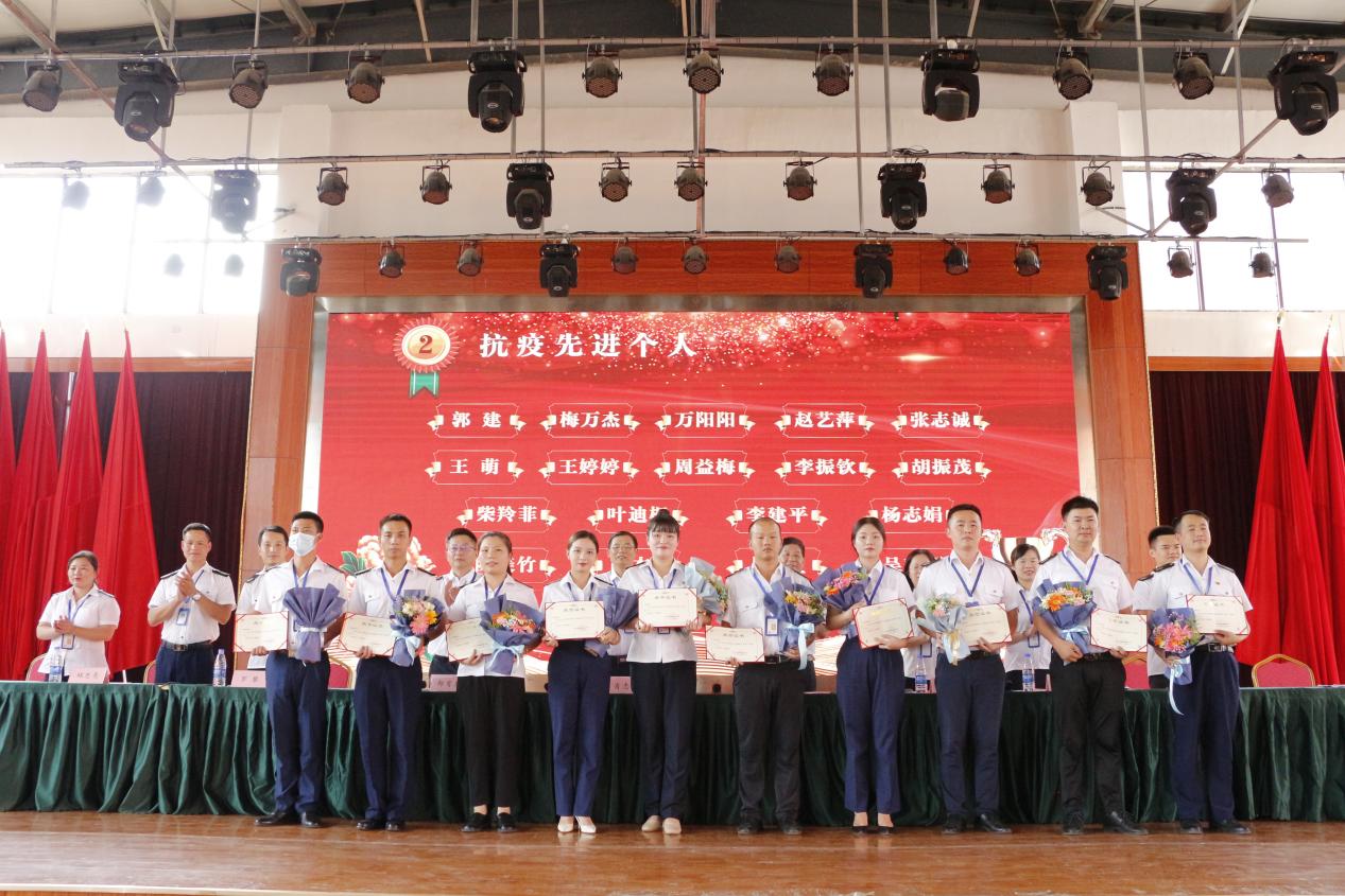 南昌向遠(yuǎn)軌道技術(shù)學(xué)校召開(kāi)2021-2022學(xué)年先進(jìn)教師大會(huì)