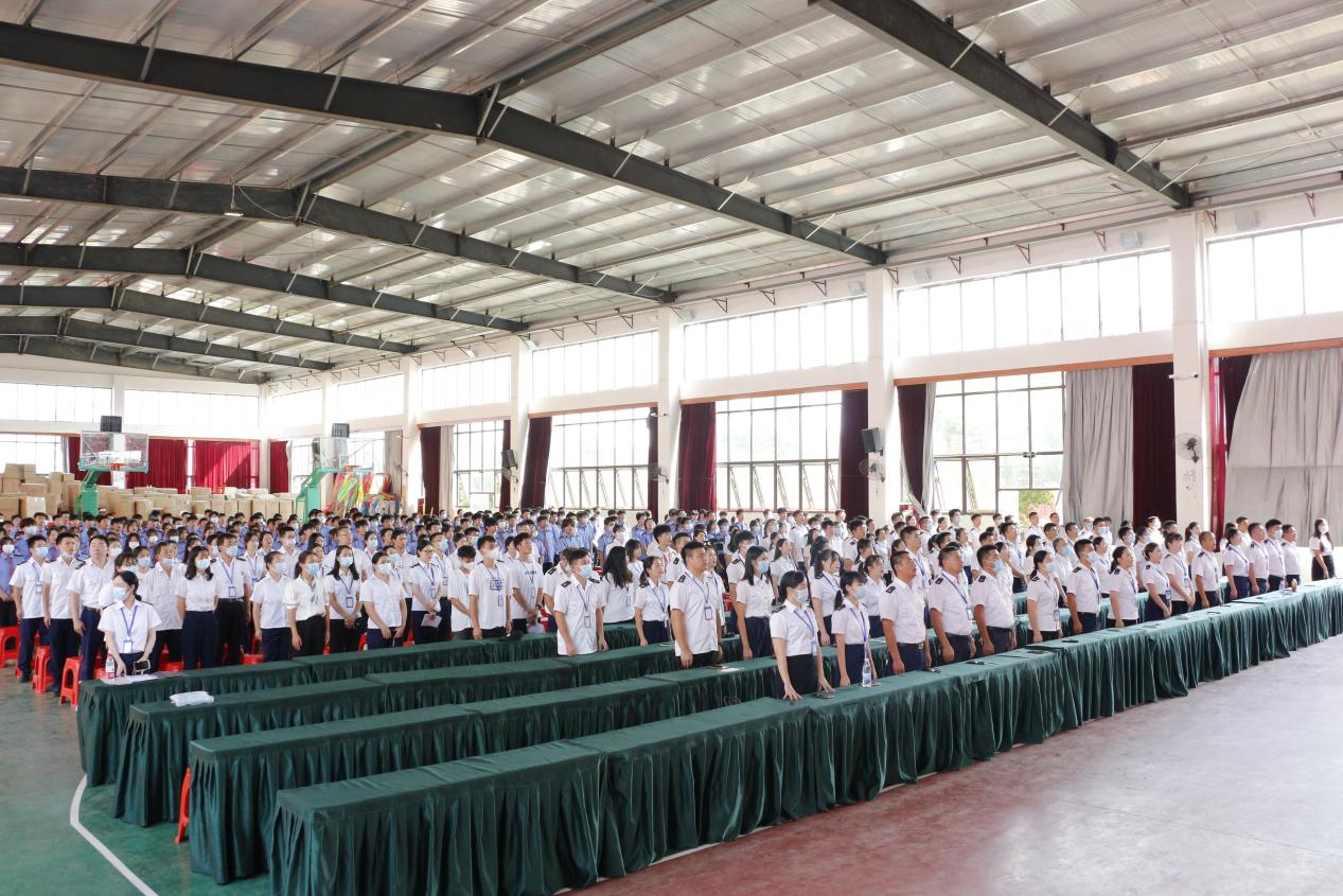 南昌向遠(yuǎn)軌道技術(shù)學(xué)校召開(kāi)2021-2022學(xué)年先進(jìn)教師大會(huì)