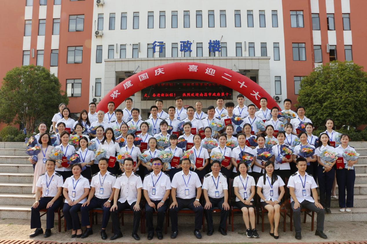 南昌向遠(yuǎn)軌道技術(shù)學(xué)校召開(kāi)2021-2022學(xué)年先進(jìn)教師大會(huì)
