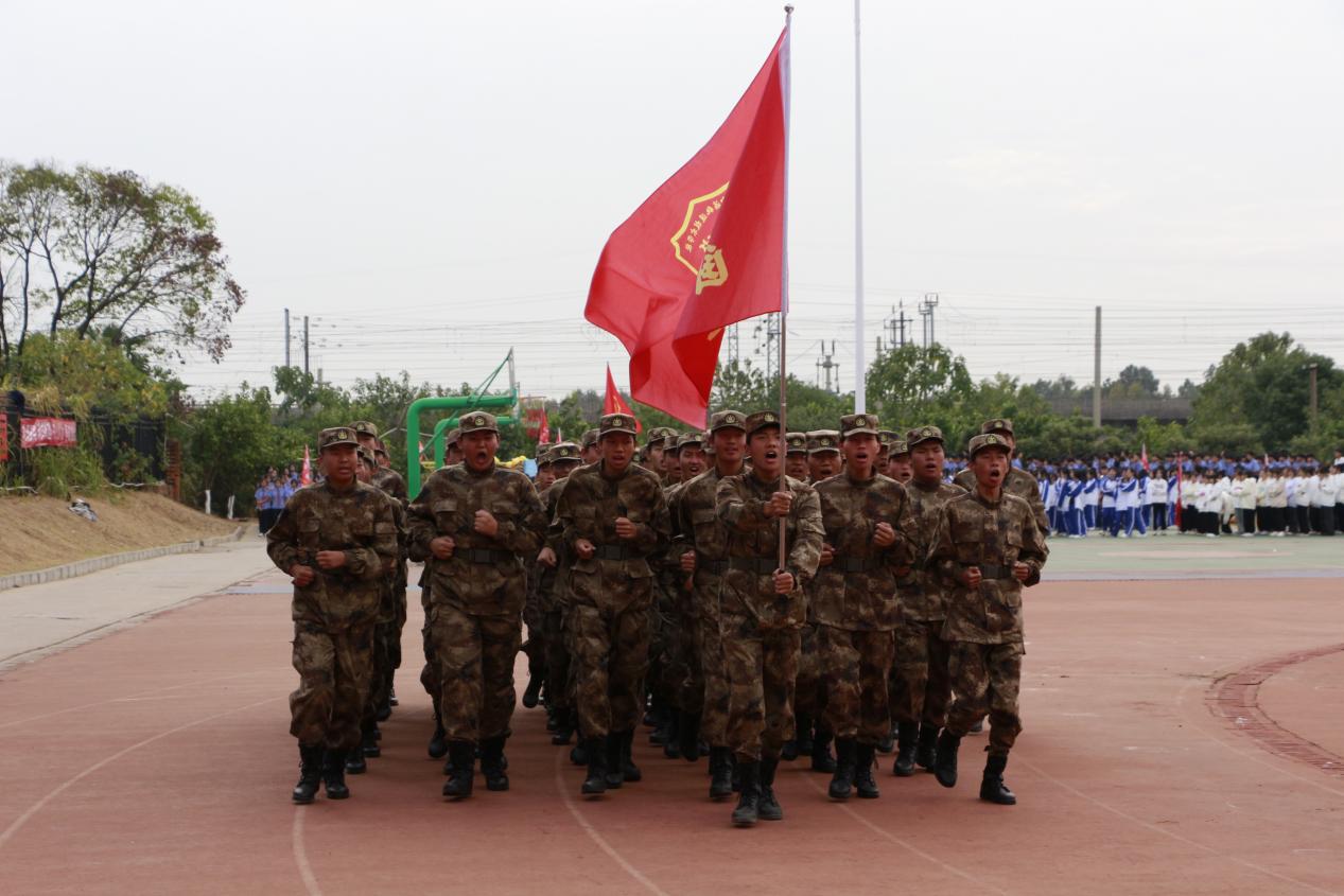 南昌向遠(yuǎn)軌道技術(shù)學(xué)校第十五屆運(yùn)動(dòng)會(huì)盛大開幕