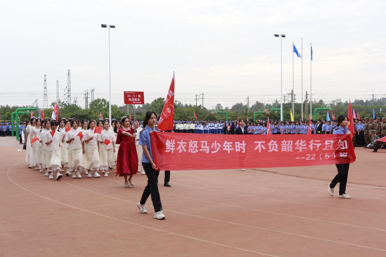 南昌向遠(yuǎn)軌道技術(shù)學(xué)校第十五屆運(yùn)動(dòng)會(huì)盛大開幕