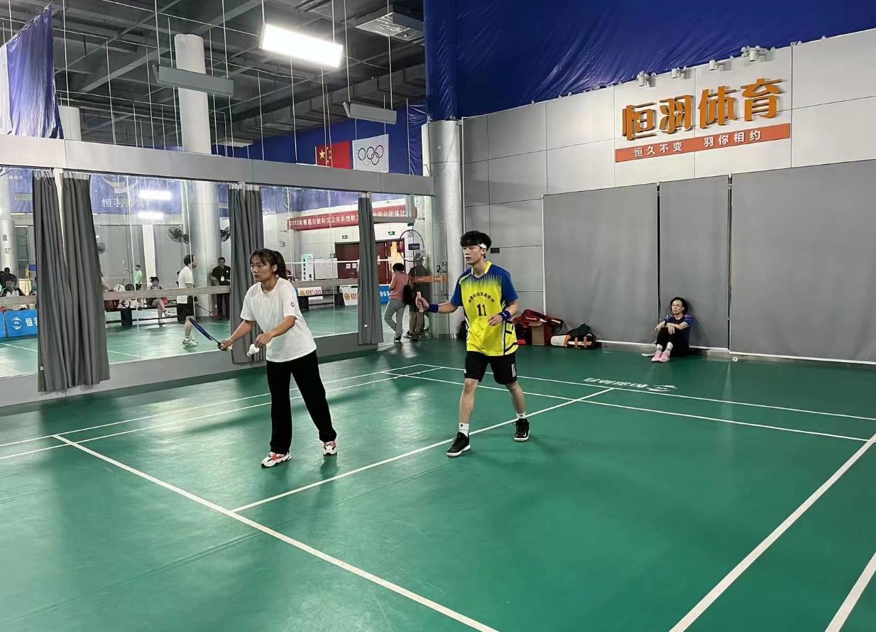 南昌向遠軌道技術(shù)學校積極參與南昌市教科文衛(wèi)體工會羽毛球比賽喜獲佳績