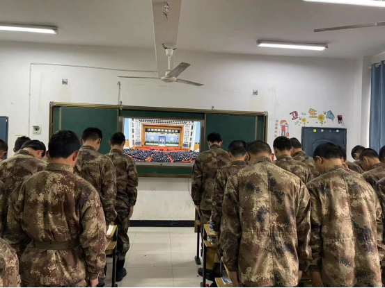 南昌向遠軌道技術(shù)學(xué)校組織師生收聽收看江澤民同志追悼大會