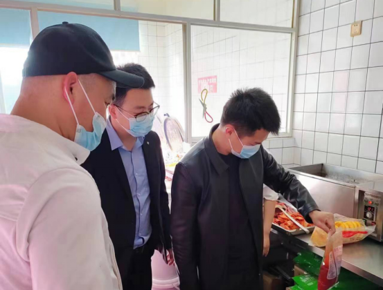 餐飲中心積極開展餐飲管理與食品安全監(jiān)督自查工作
