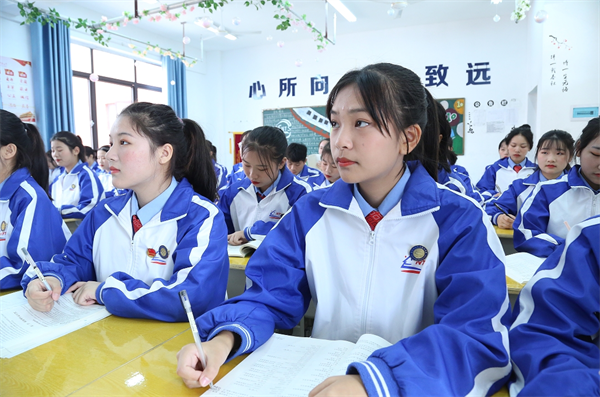 南昌向遠(yuǎn)軌道技術(shù)學(xué)校3+2大專班火熱報名，名額有限！