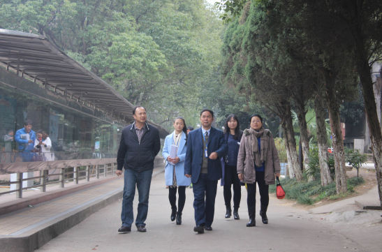 廣西賀州學(xué)院體育學(xué)院院長(zhǎng)一行來(lái)我校南昌向遠(yuǎn)軌道技術(shù)學(xué)??疾旖涣? width=